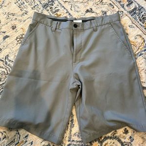 Men’s golf shorts